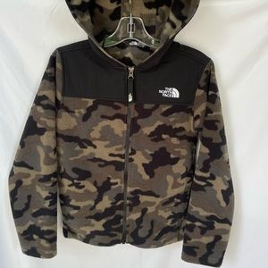 The North Face boys full zip hooded fleece. Camo size S